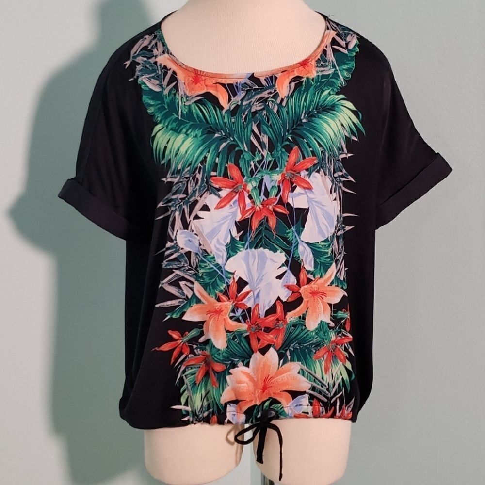 Ladie's blouse,  liz Claiborne.   Size Small, navy blue. Great Print